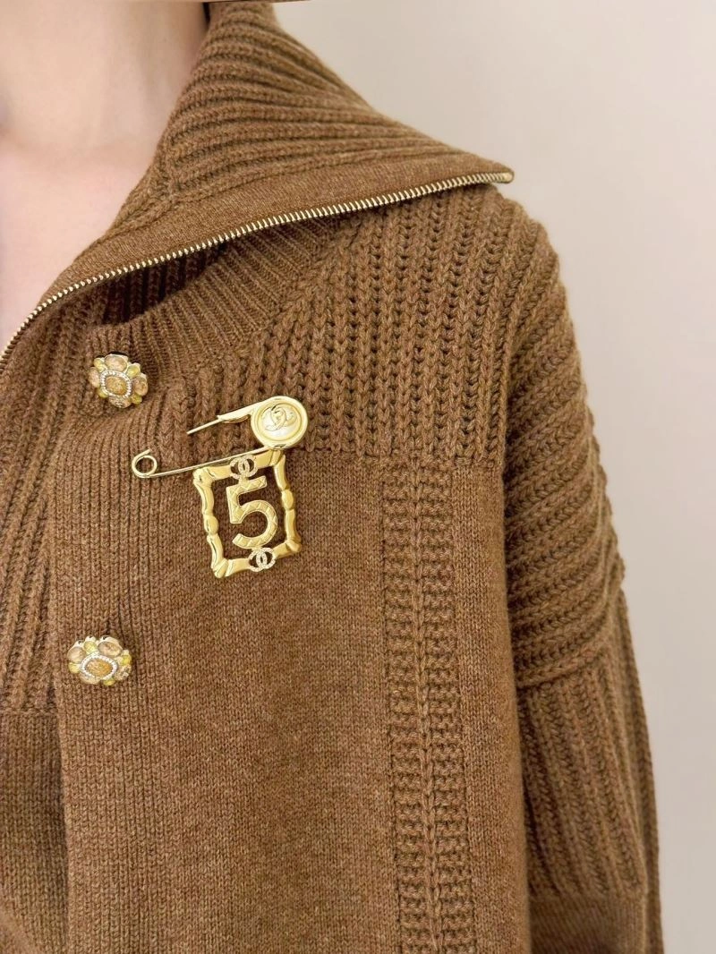 Chanel Brooches Thermal 230816