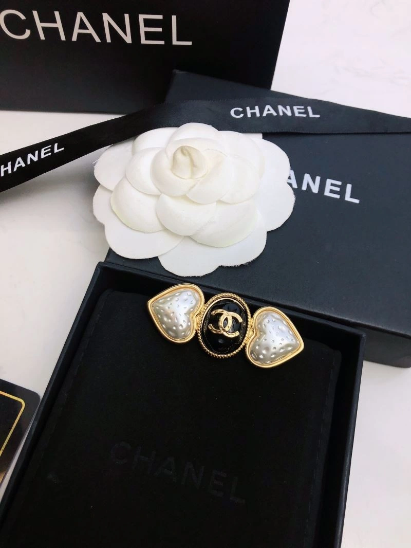 Chanel Brooches Modern 230937