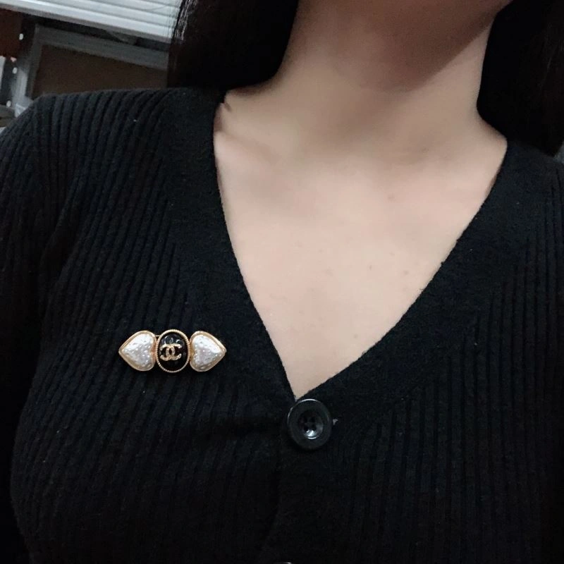 Chanel Brooches Modern 230937