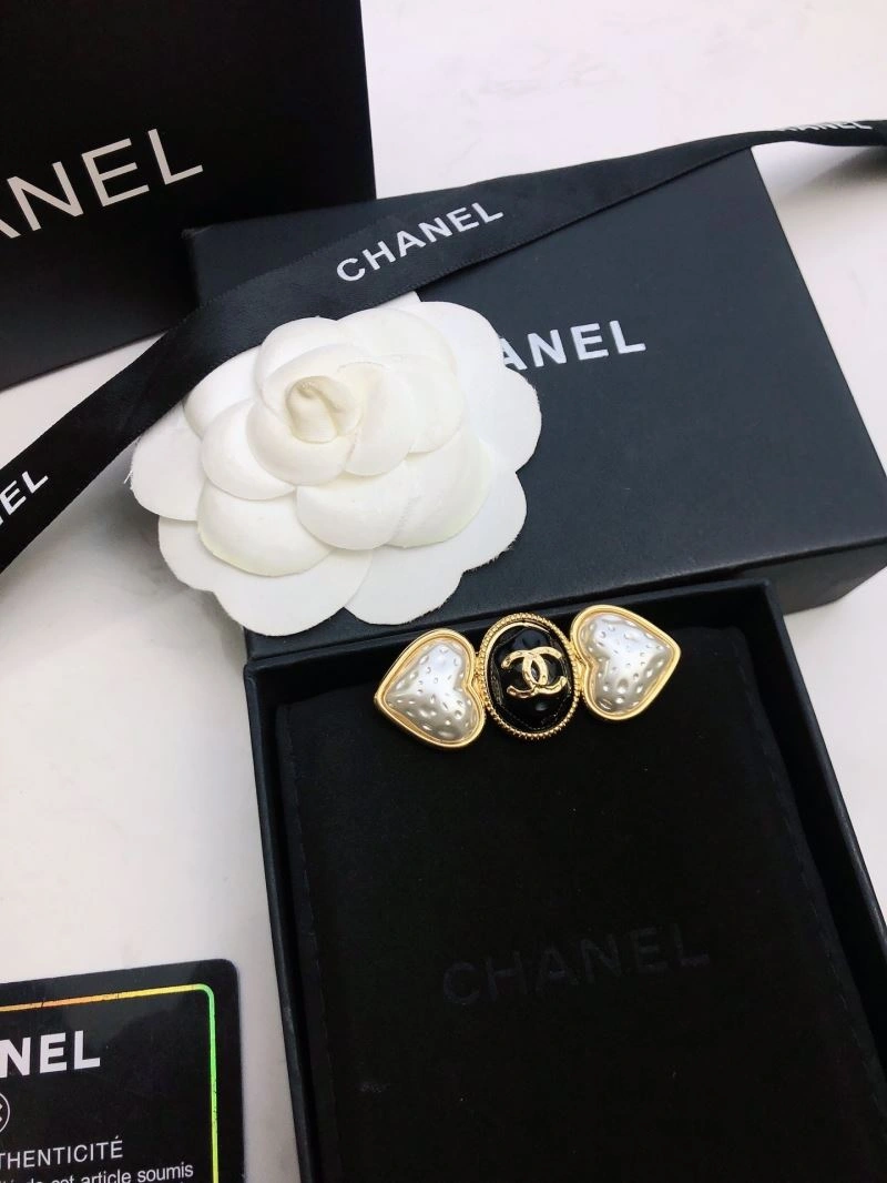 Chanel Brooches Modern 230937