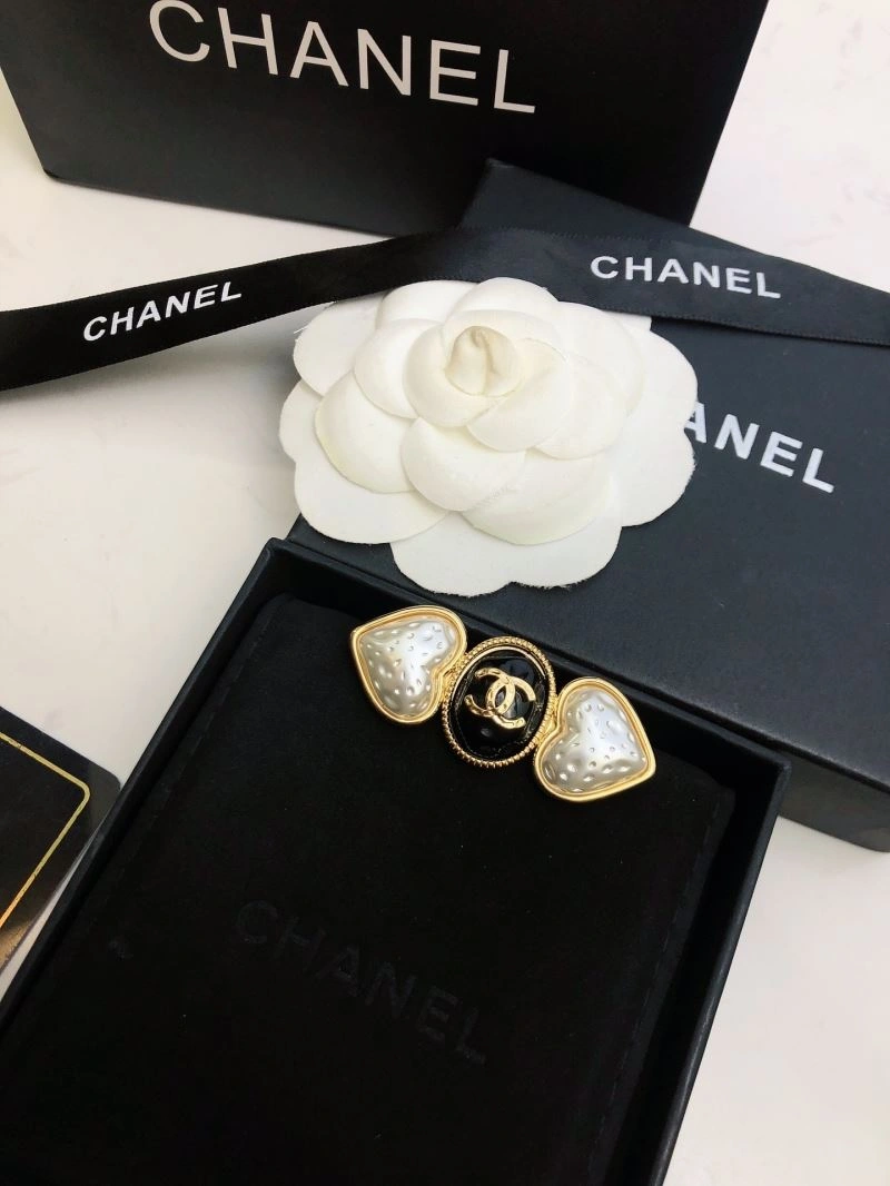 Chanel Brooches Modern 230937