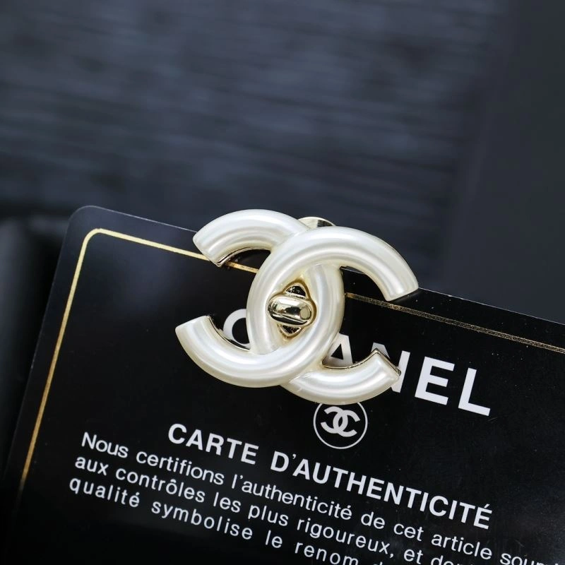 Thermal Chanel Brooches 230823
