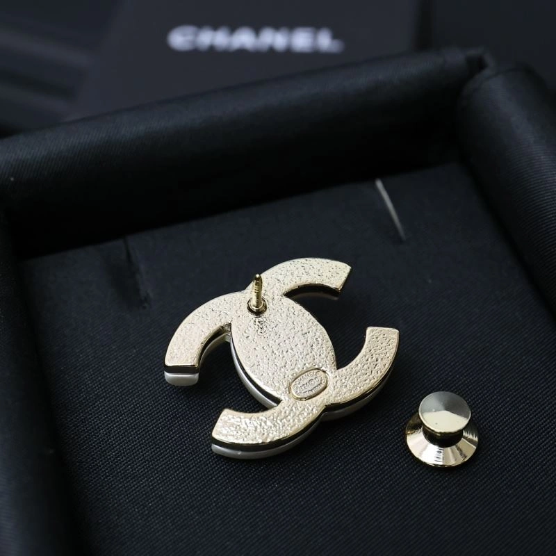 Thermal Chanel Brooches 230823