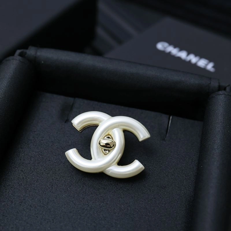 Thermal Chanel Brooches 230823