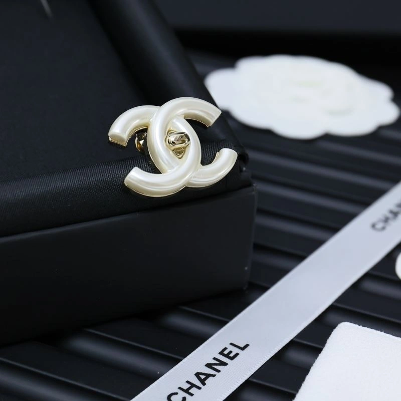 Thermal Chanel Brooches 230823