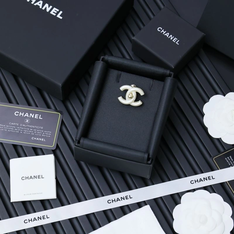 Thermal Chanel Brooches 230823