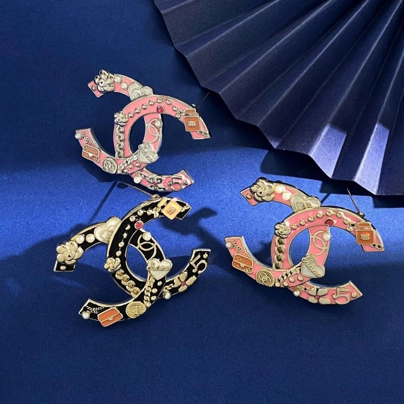 Supportive Chanel Brooches 230812