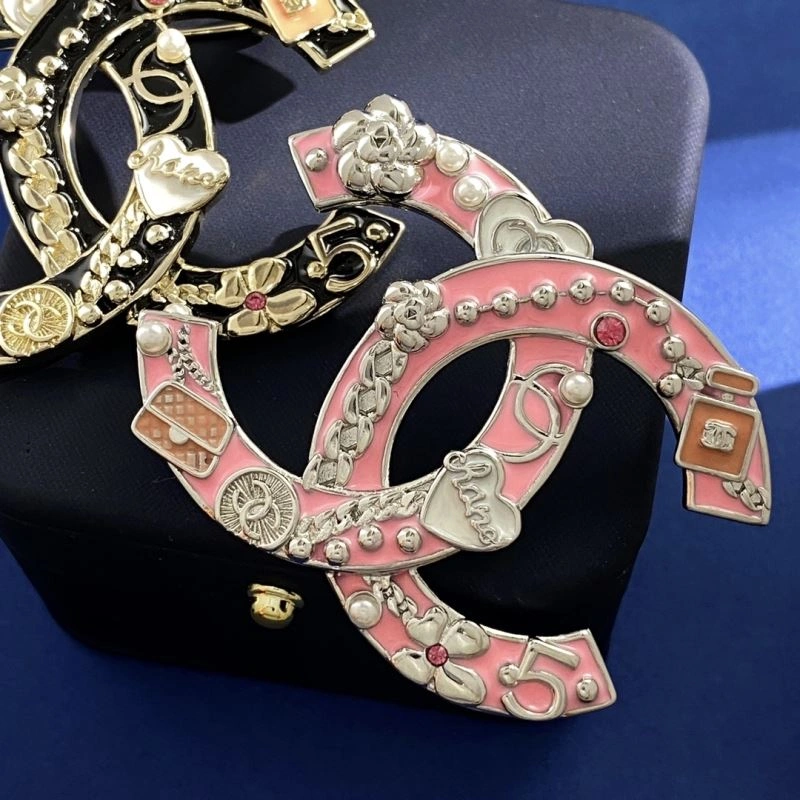 Supportive Chanel Brooches 230812