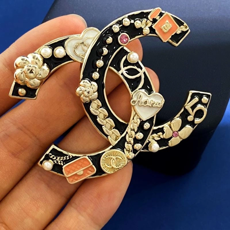 Supportive Chanel Brooches 230812