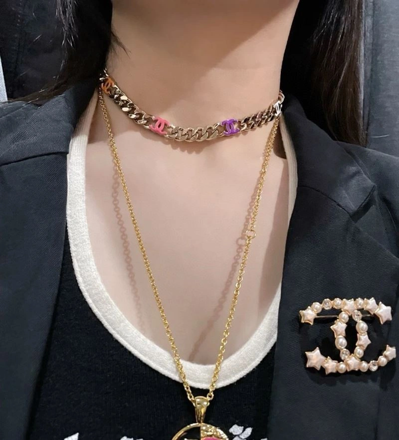 Chanel Brooches Unisex 230829