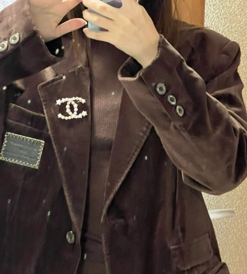 Chanel Brooches Unisex 230829