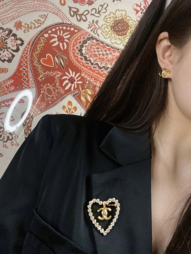 Chanel Brooches Neat 230807
