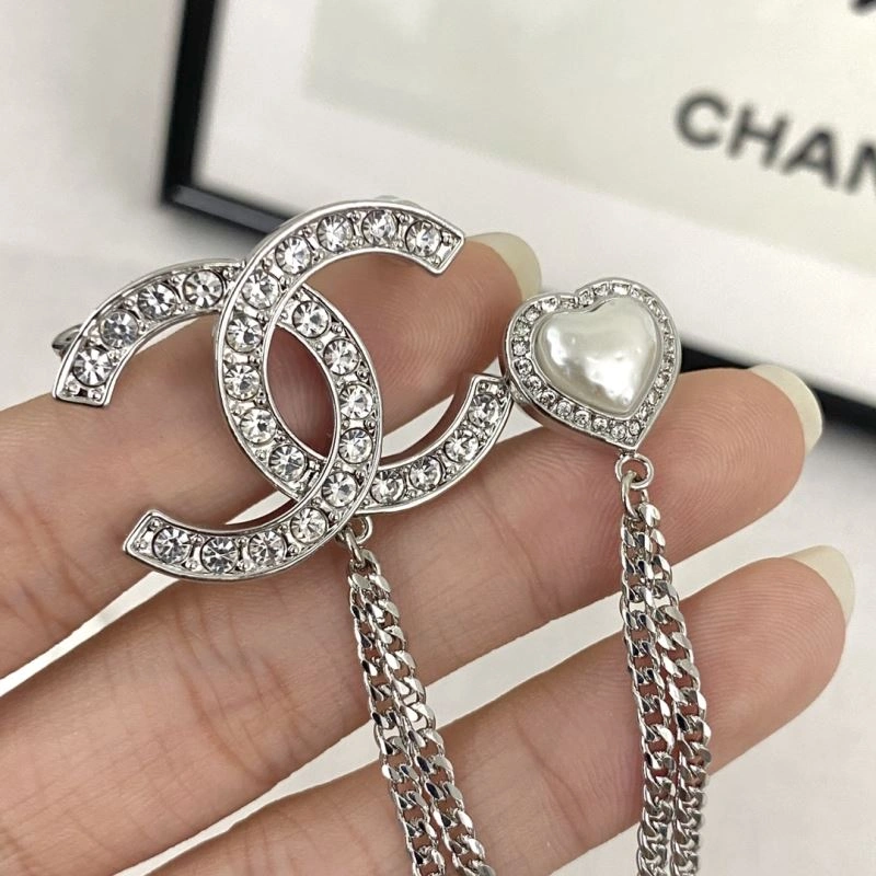 MultiPurpose Chanel Brooches 230805