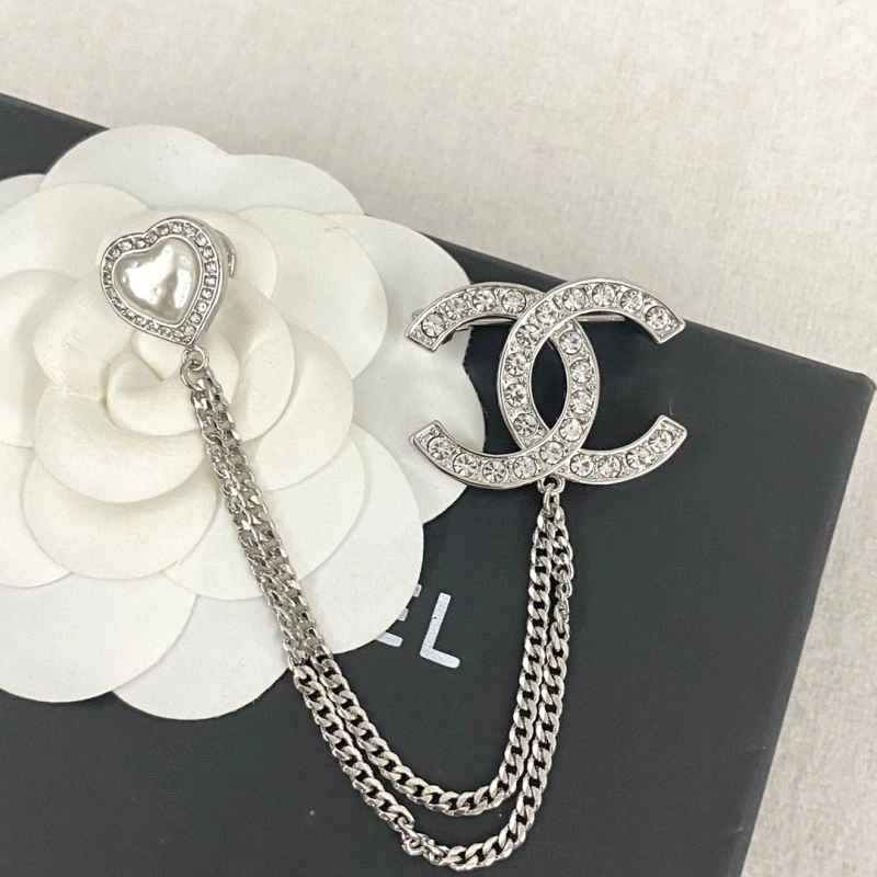MultiPurpose Chanel Brooches 230805