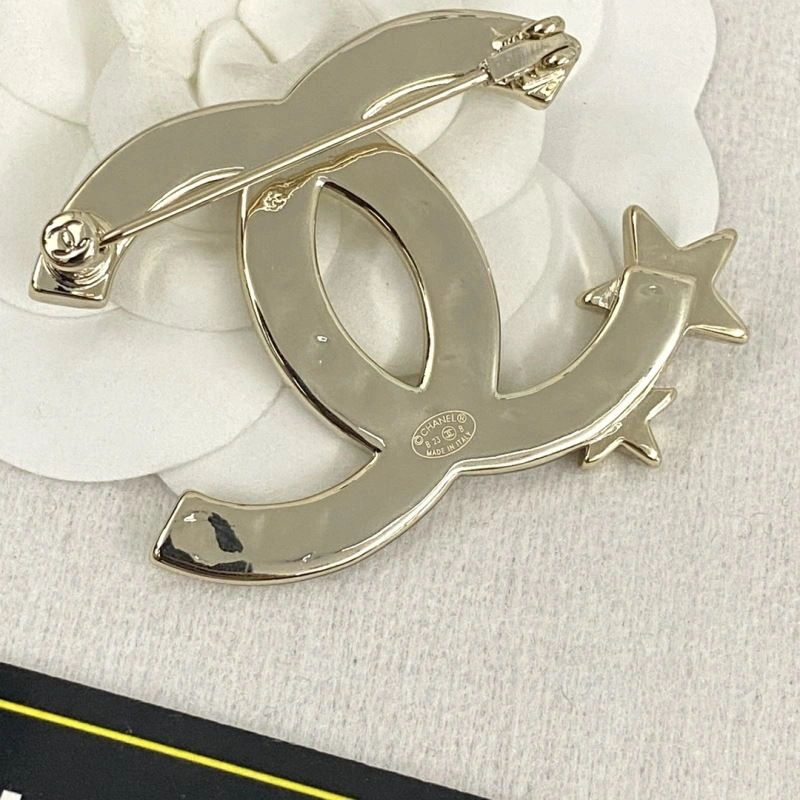 SoftTouch Chanel Brooches 230783