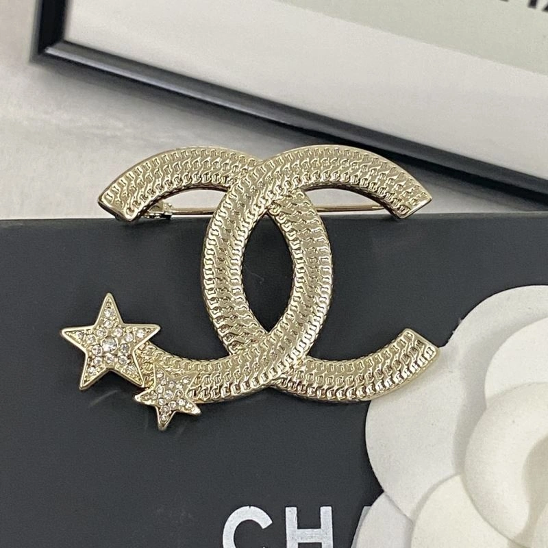 SoftTouch Chanel Brooches 230783