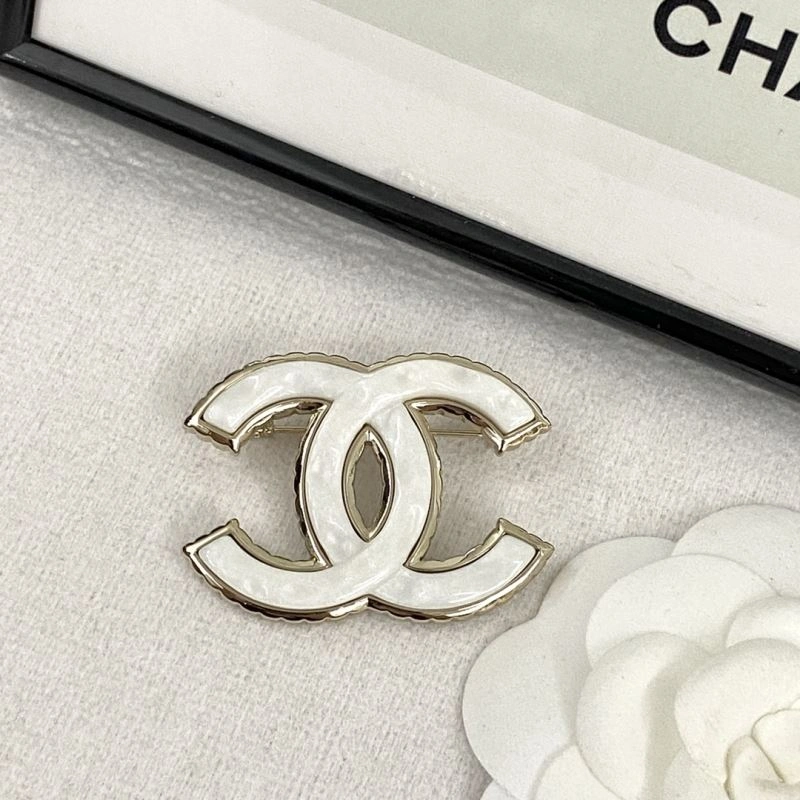 Tailored Chanel Brooches 230836