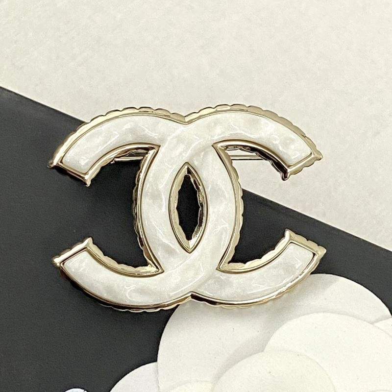 Tailored Chanel Brooches 230836