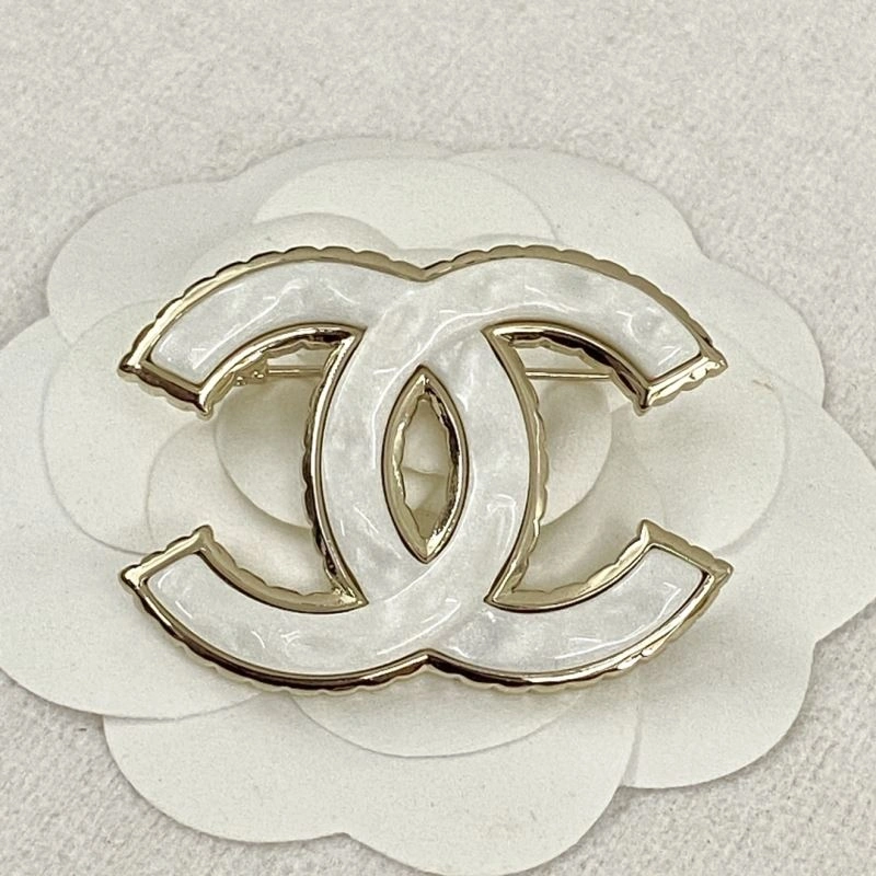 Tailored Chanel Brooches 230836