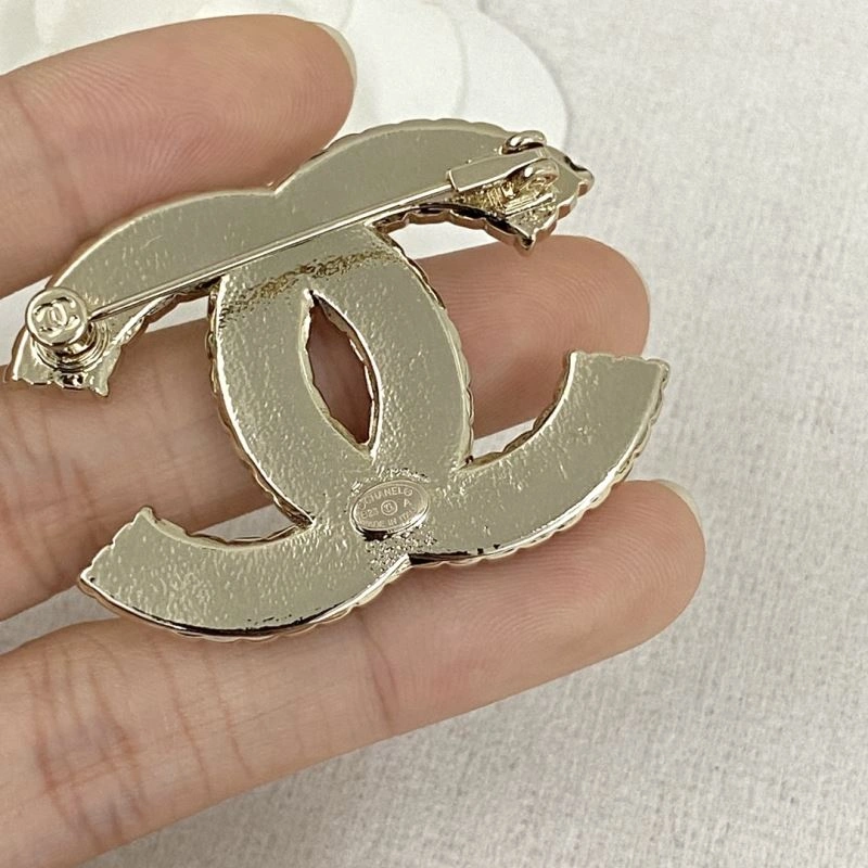 Tailored Chanel Brooches 230836