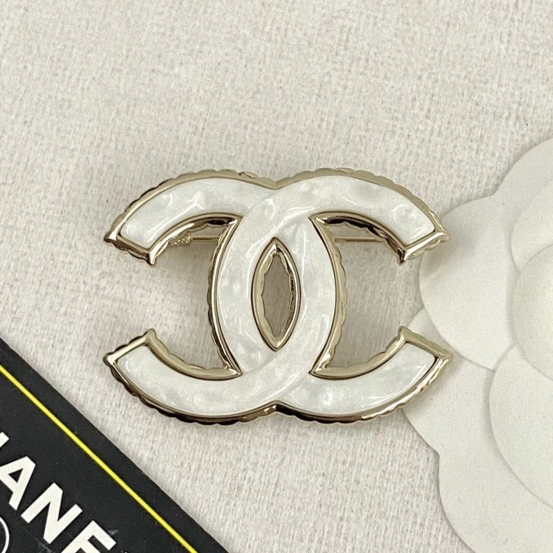 Tailored Chanel Brooches 230836