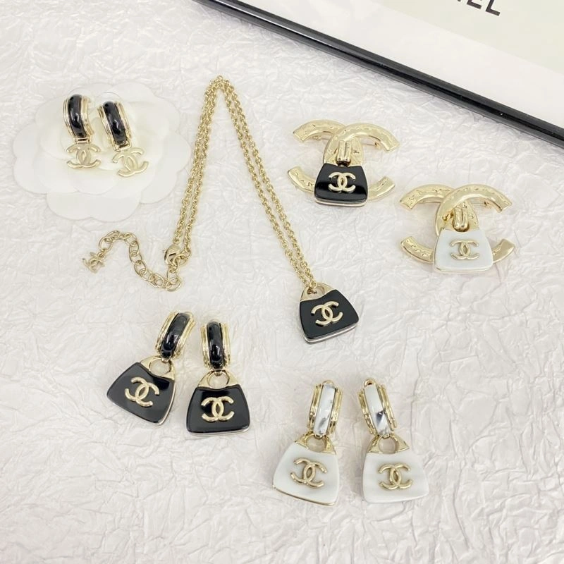 Chanel Brooches Minimalist 230849