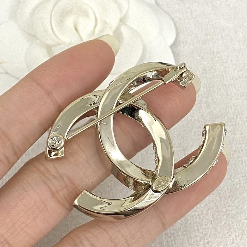 Sustainable Chanel Brooches 230779