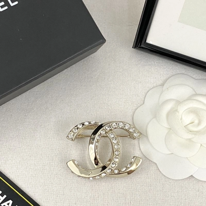 Sustainable Chanel Brooches 230779