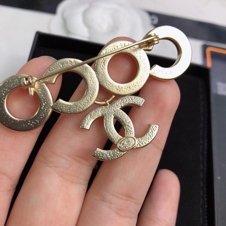 UrbanStyle Chanel Brooches 230781