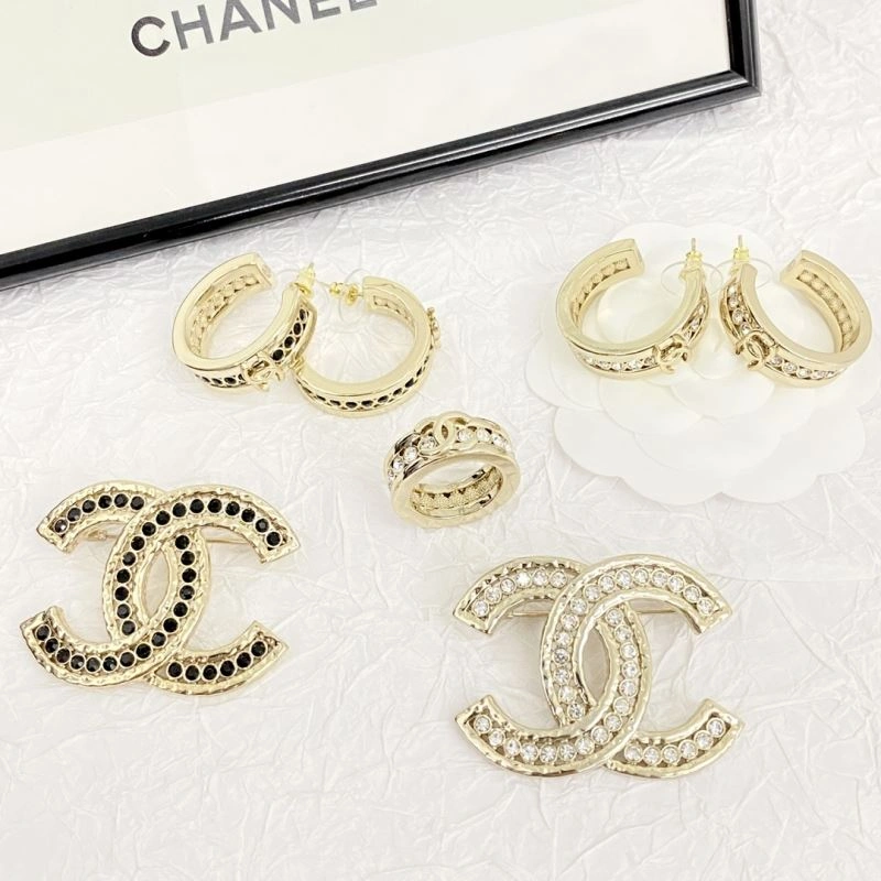 Chanel Brooches Sleek 230784