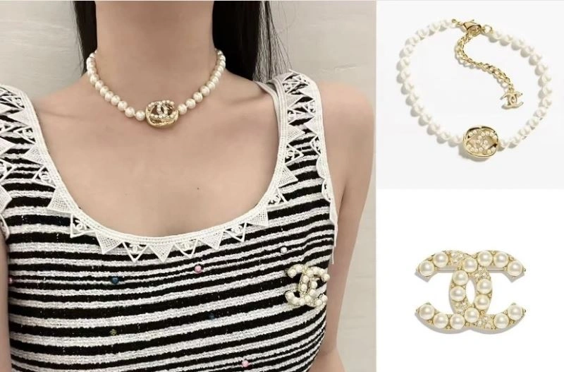 Vibrant Chanel Brooches 230835