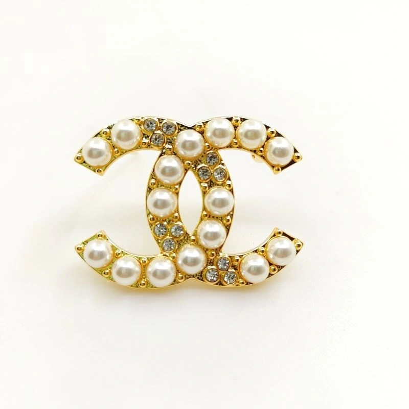 Cozy Chanel Brooches 230800