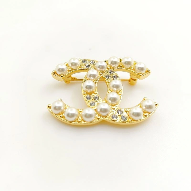 Cozy Chanel Brooches 230800