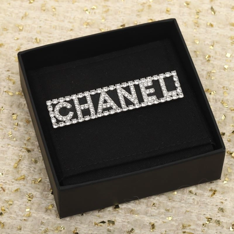 Supportive Chanel Brooches 230773