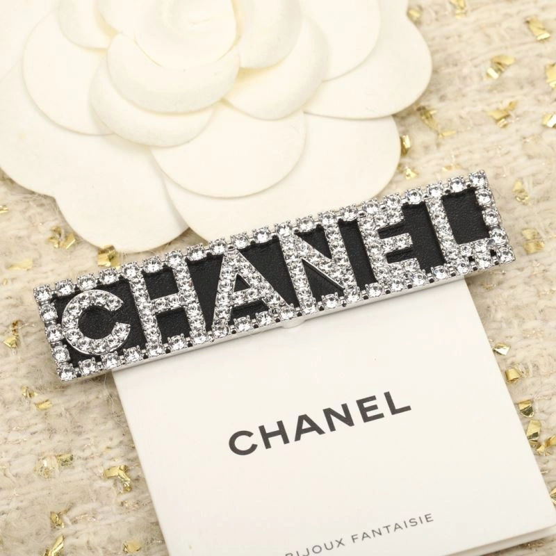 Supportive Chanel Brooches 230773