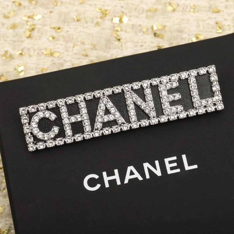 Supportive Chanel Brooches 230773