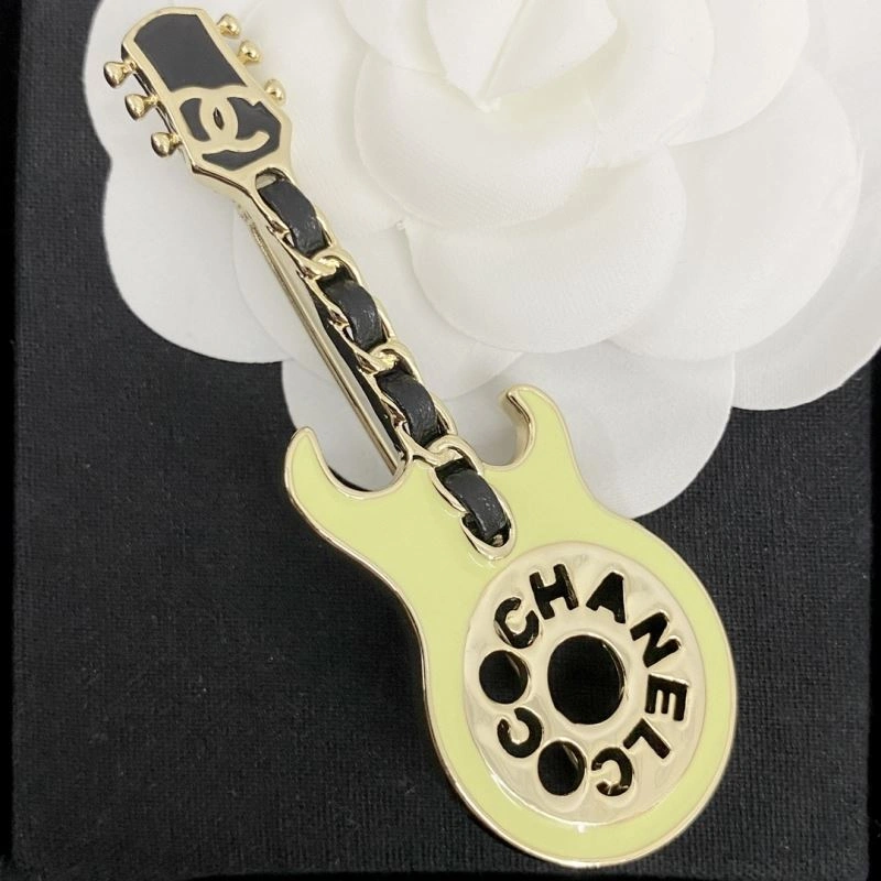 Supportive Chanel Brooches 230778