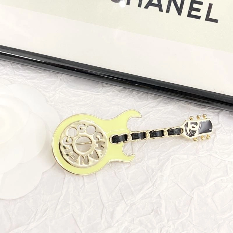 Supportive Chanel Brooches 230778