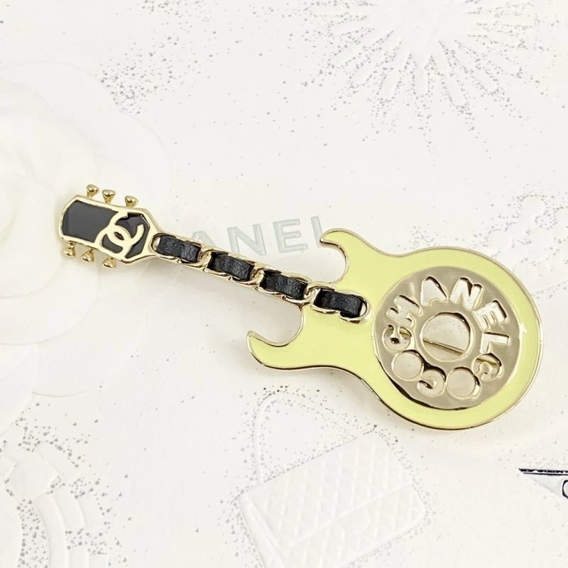 Supportive Chanel Brooches 230778