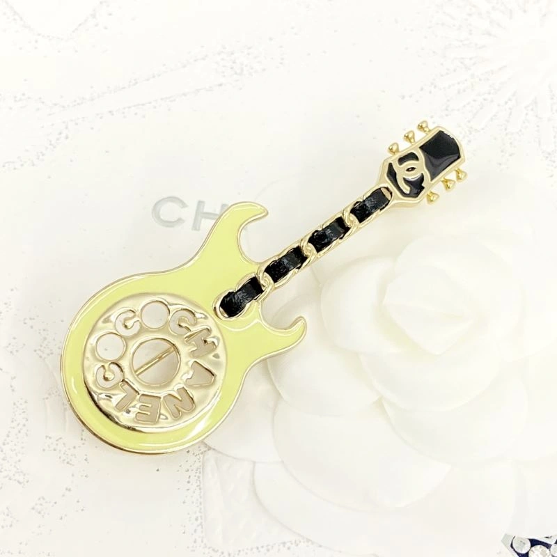 Supportive Chanel Brooches 230778
