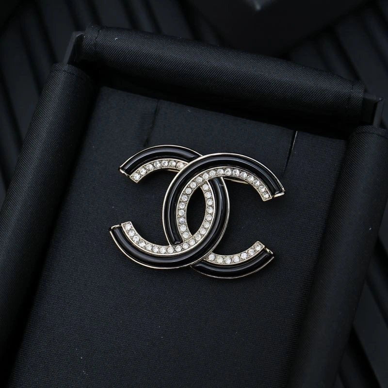 Chanel Brooches TimelessDesign 230814