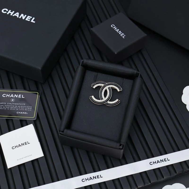 Chanel Brooches TimelessDesign 230814