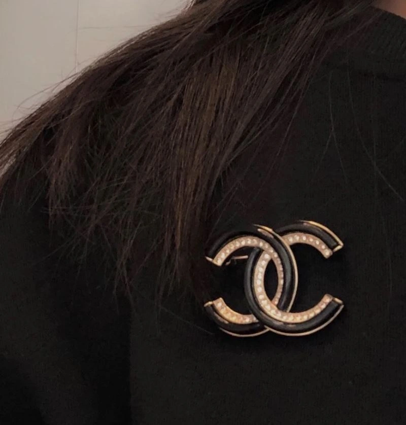 Chanel Brooches TimelessDesign 230814