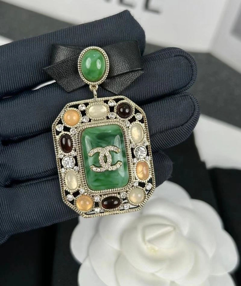 Durable Chanel Brooches 230798