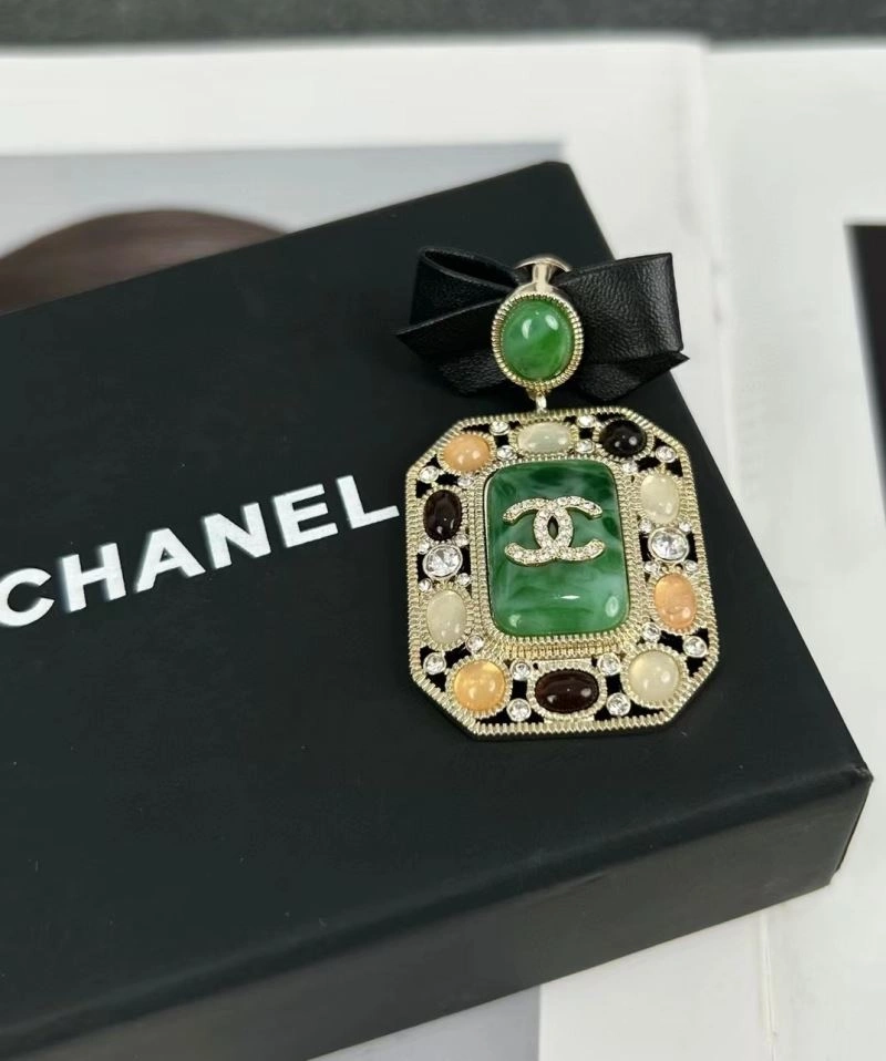 Durable Chanel Brooches 230798