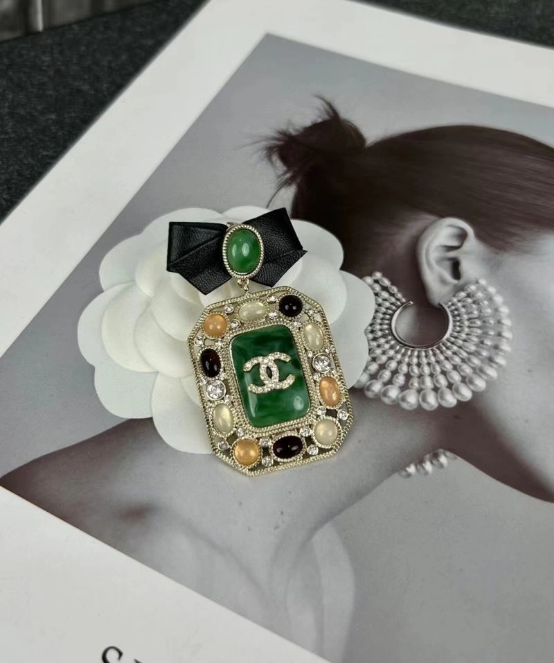 Durable Chanel Brooches 230798