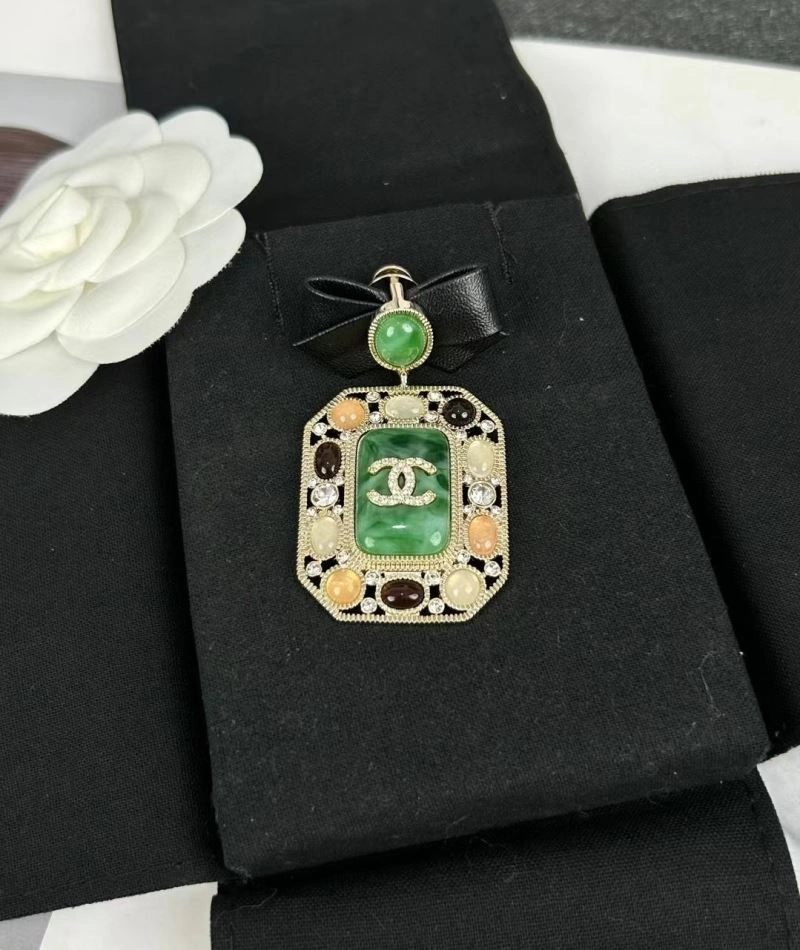 Durable Chanel Brooches 230798