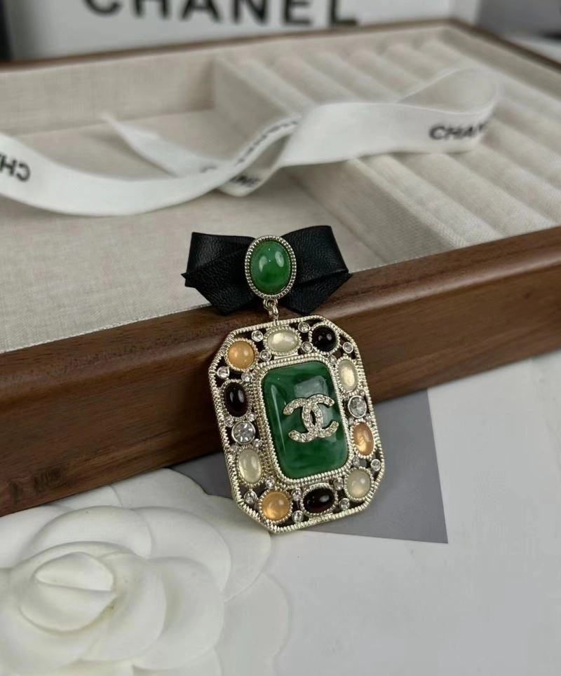 Durable Chanel Brooches 230798