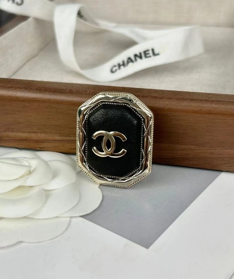 Sporty Chanel Brooches 230810