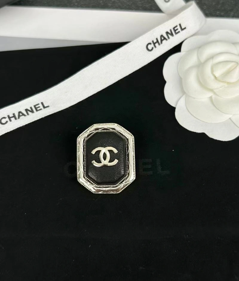 Sporty Chanel Brooches 230810